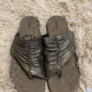 Taos Footwear Women's Bronze Metallic Slide Sandals 39 / 8.5